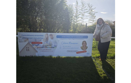 Le deuxième panneau publicitaire est arrivé au stade de la Meignanne